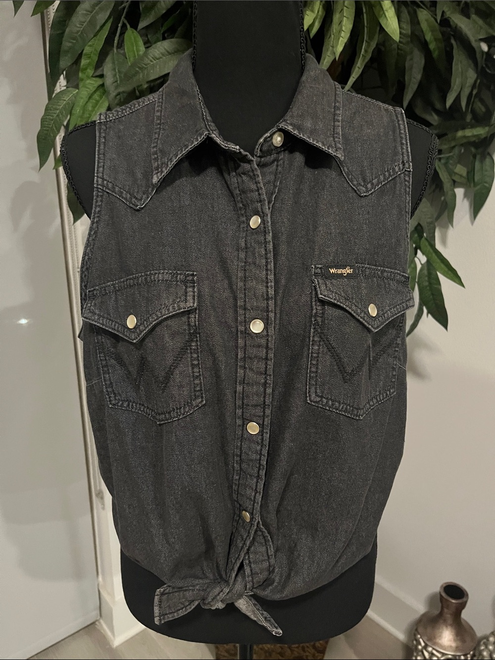 Wrangler Black Sleeveless Denim Western Button-Up